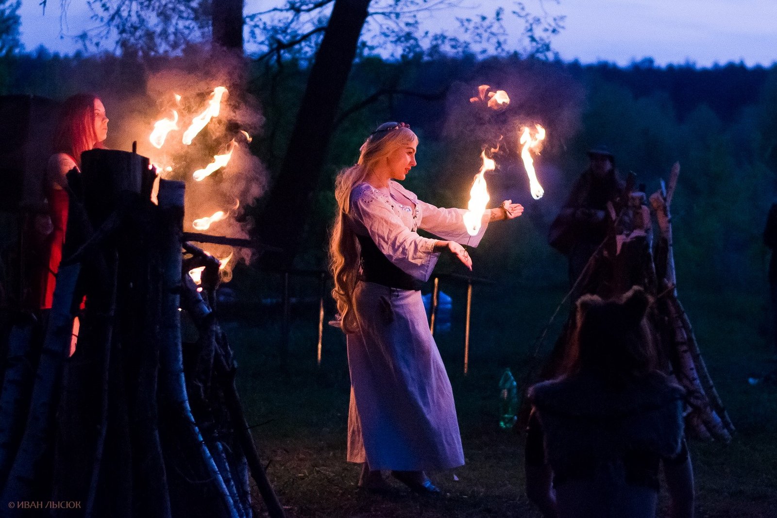 Шестой год подряд в Киеве проходит "Бельтайн" - праздник на природе, с музыкой, танцами, мастер-классами, очагом, ярмаркой и развлечениями