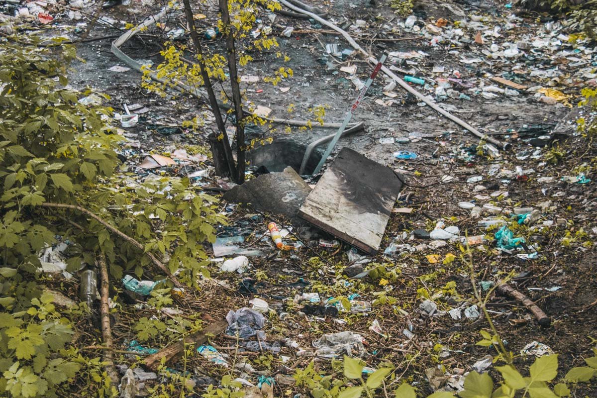 Около 07:15 спасатели полностью ликвидировали огонь, спустившись к очагу возгорания с помощью лестницы