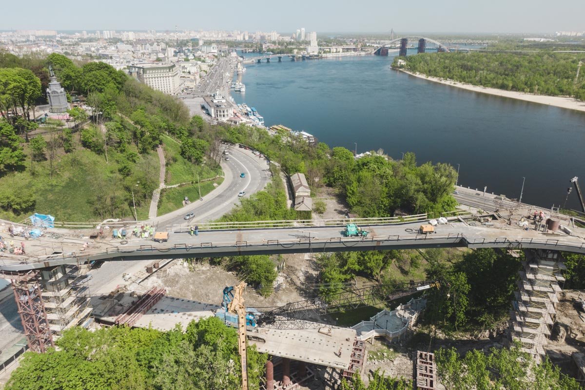Между парком "Владимирская горка" и Аркой дружбы народов в конце мая откроют пешеходно-велосипедный мост