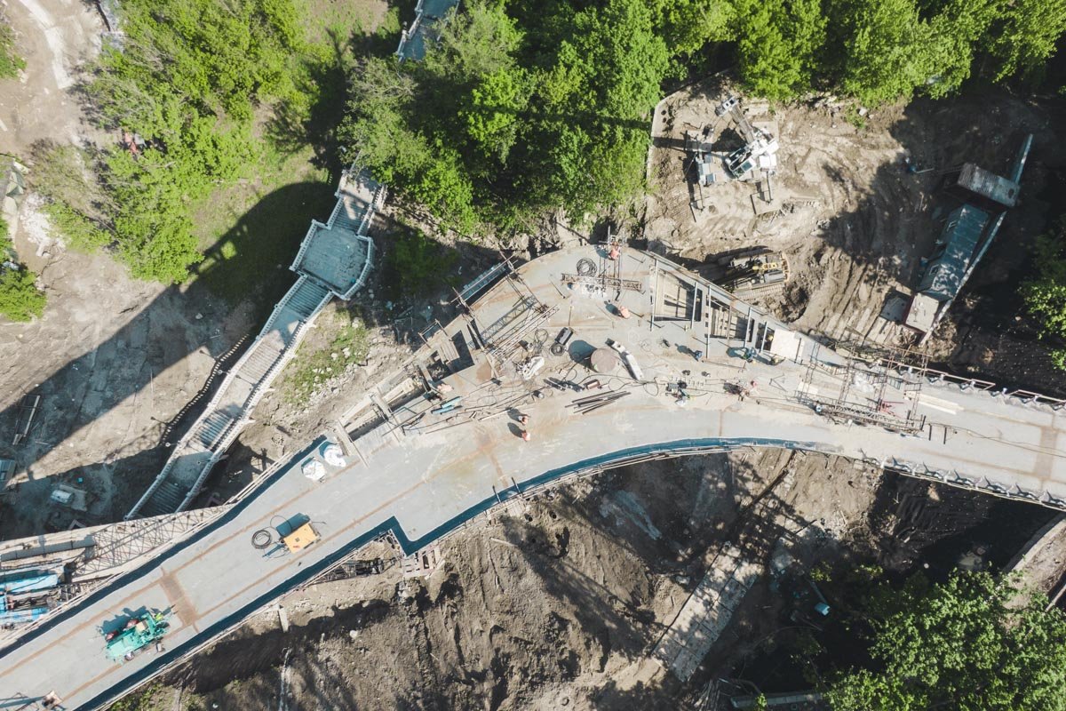 Новый мост будет длиной 210 метров. Ширина будет разной – от 6 до 14 метров в зонах смотровых площадок 