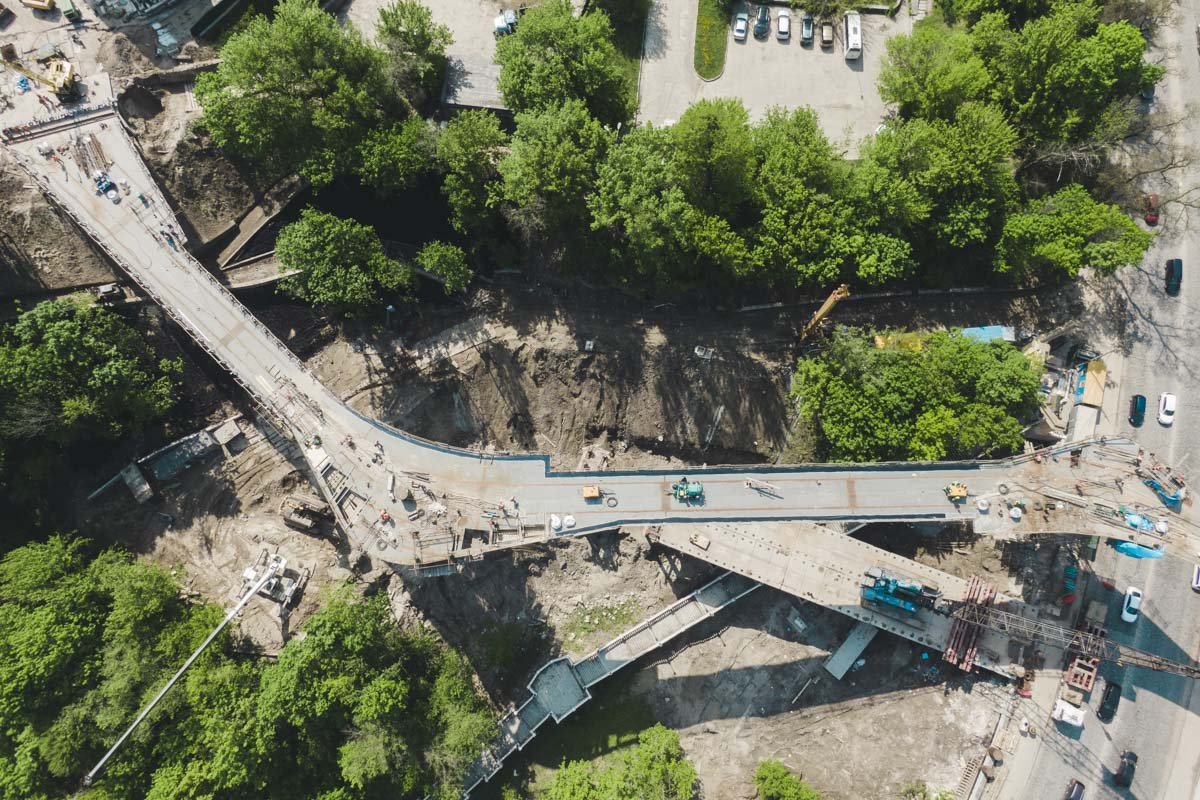 Ко Дню Киева нам презентуют шедевр из бетона, железа и стекла