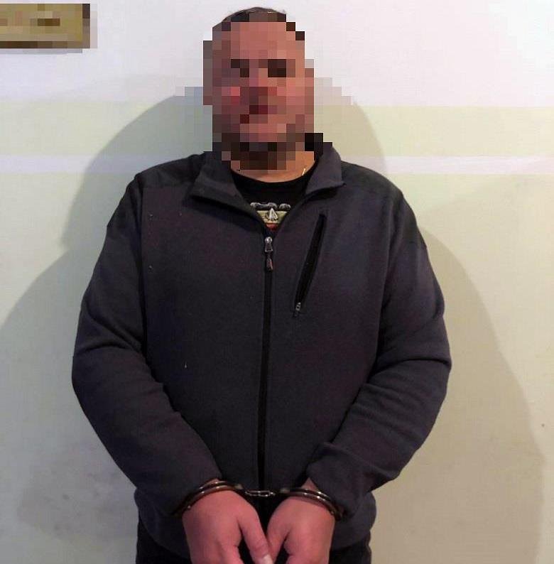 В Киеве с погоней задержали мужчину, который угнал авто и побил полицейского В Киеве с погоней задержали мужчину, который угнал авто и побил полицейского