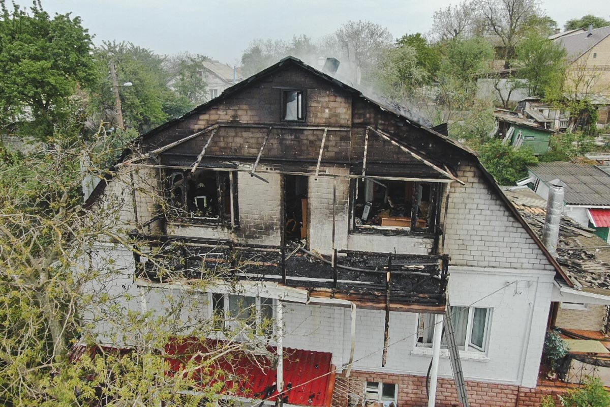 Спасателям понадобилось более часа, чтобы ликвидировать возгорание