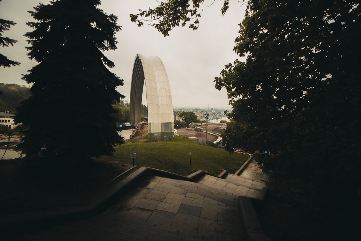 Сквозь еще темные деревья до рассвета Сквозь еще темные деревья до рассвета