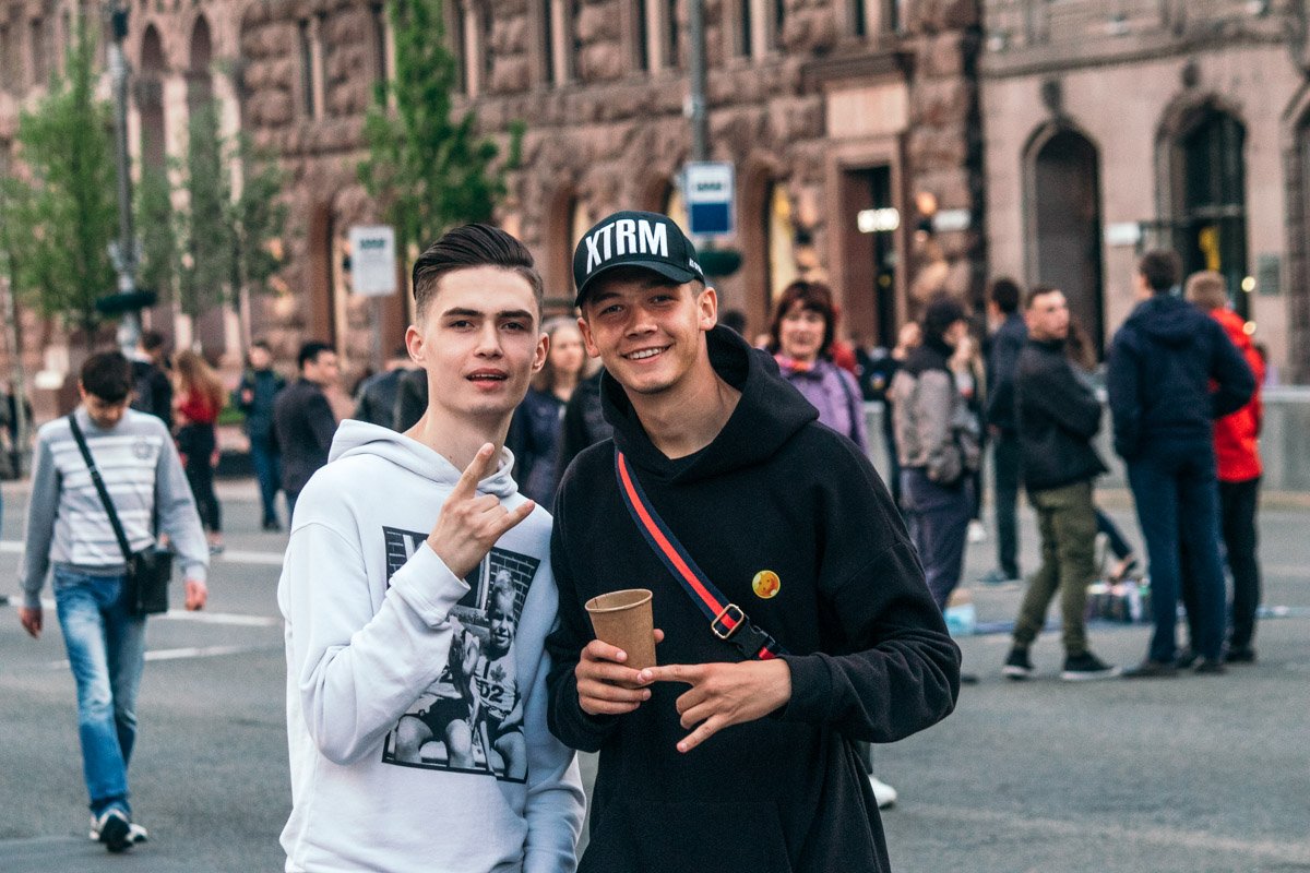 С лучшим другом всегда гуляется лучше С лучшим другом всегда гуляется лучше