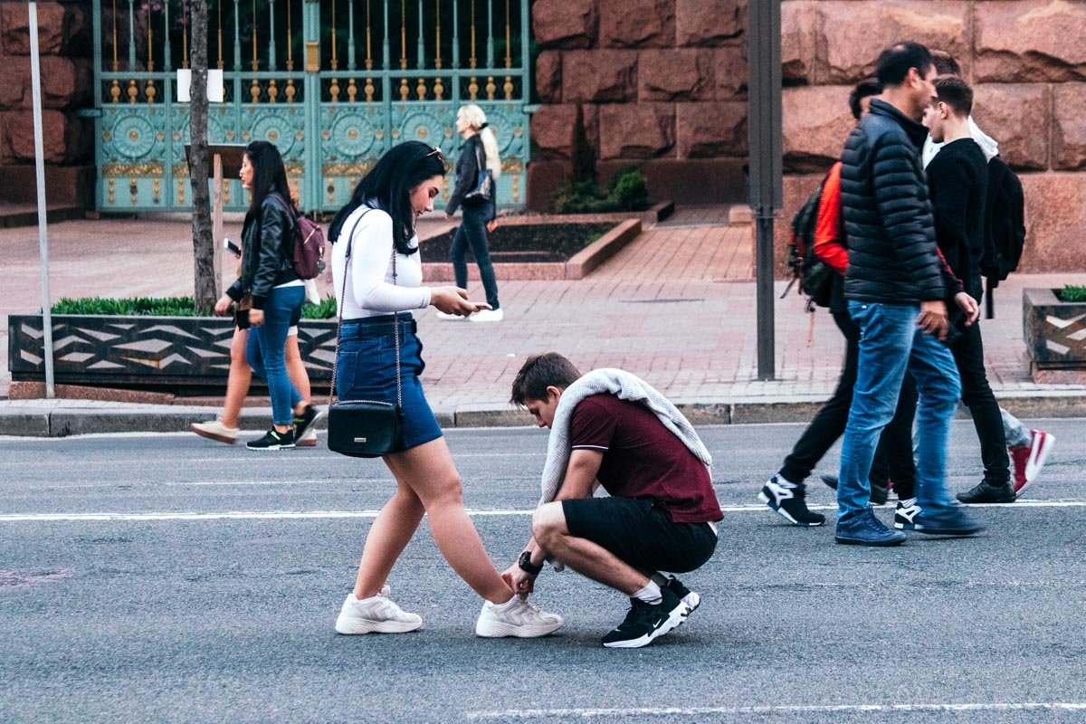 Для моей принцессы и шнурки на "хрустальных" кроссовках завяжу Для моей принцессы и шнурки на "хрустальных" кроссовках завяжу