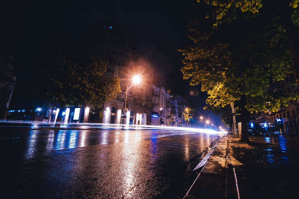 Каждый фонарик, каждая капелька хотят попасть в кадр Каждый фонарик, каждая капелька хотят попасть в кадр