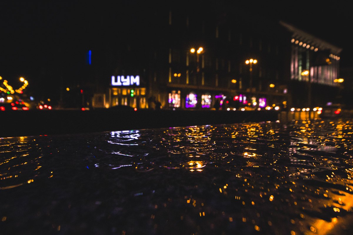 Дождь добавляет романтики центру столицы Дождь добавляет романтики центру столицы