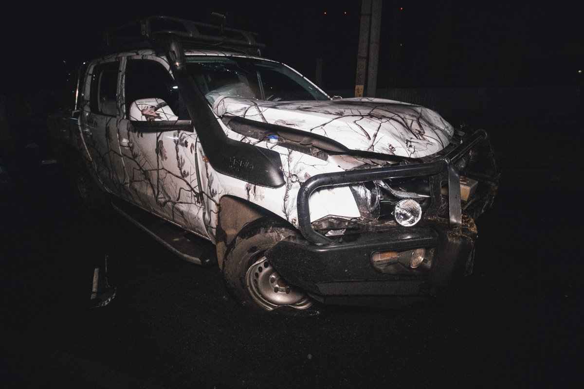 Внедорожник получил серьезные повреждения, водителю и пассажиру в этом плане повезло больше