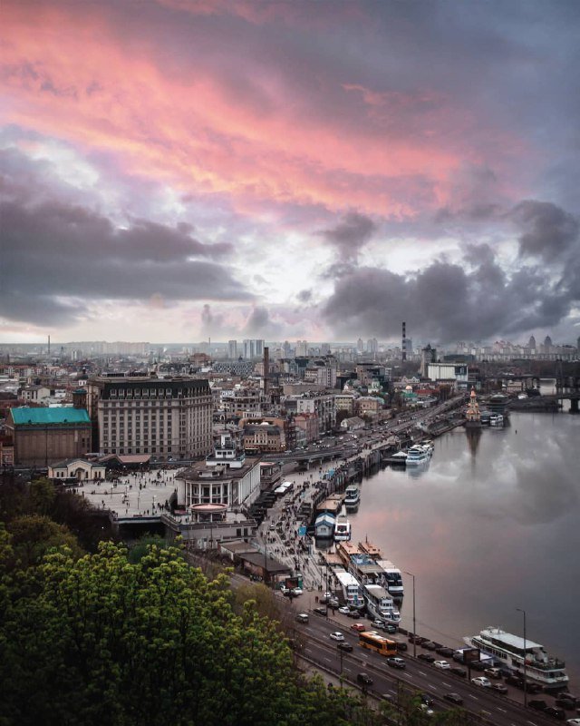 В такие моменты кажется, что небо - это тоже город, только вместо домов - облака. Фото: @p_belskyi