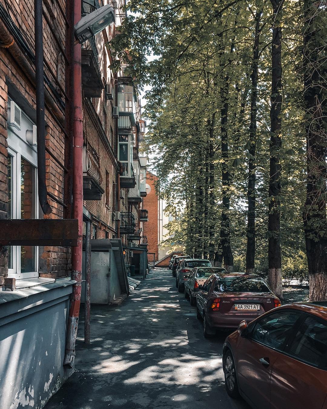 И даже самые спрятанные дворики - уютнее любой заграницы. Фото: @zhukevych