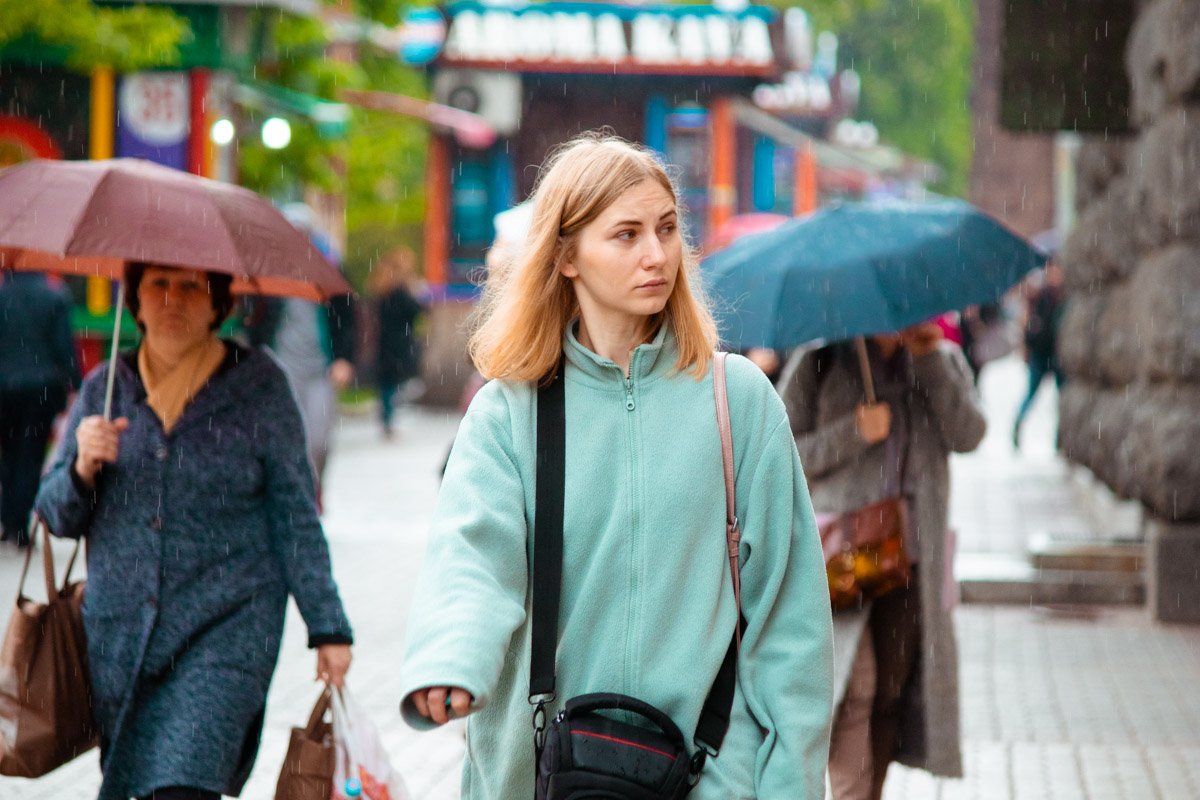 Может переждать дождь в магазине?