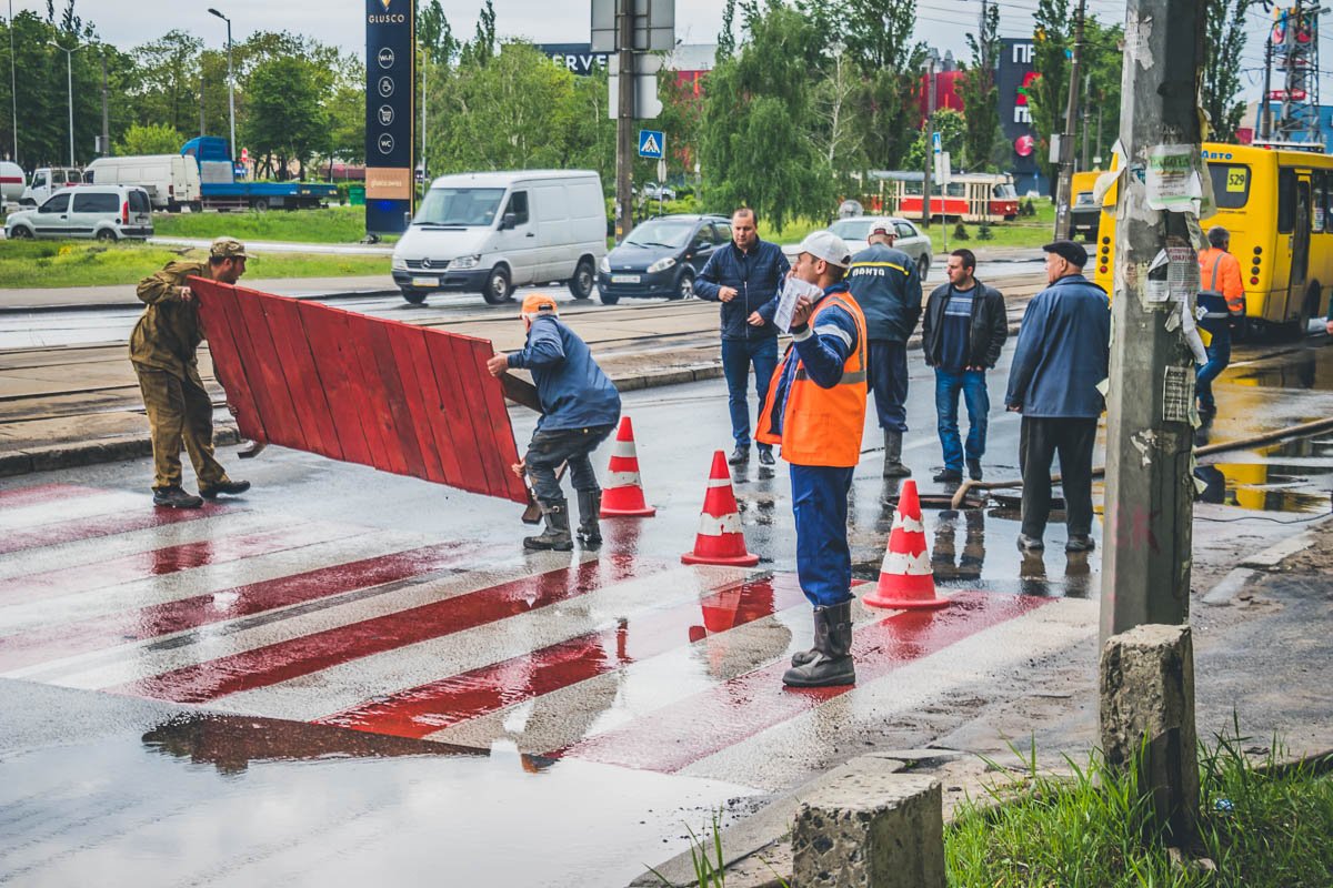 Сотрудники "Киевводоканала" принялись ликвидировать аварию Сотрудники "Киевводоканала" принялись ликвидировать аварию