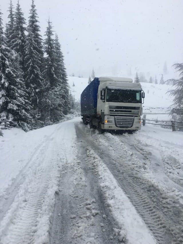 А это уже фото от МВД. Оно служит напоминанием того, что такая погода может стать причиной серьезных ЧП