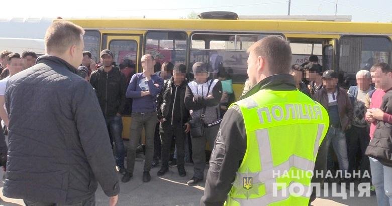 Среди них были граждане Азербайджана, Афганистана, Народной Республики Бангладеш Среди них были граждане Азербайджана, Афганистана, Народной Республики Бангладеш