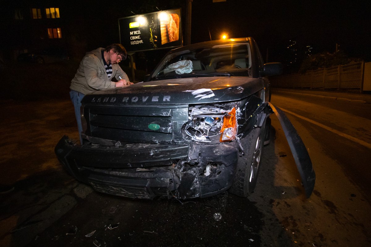 Водитель Land Rover говорит, что Chery резко выехала на встречу Водитель Land Rover говорит, что Chery резко выехала на встречу