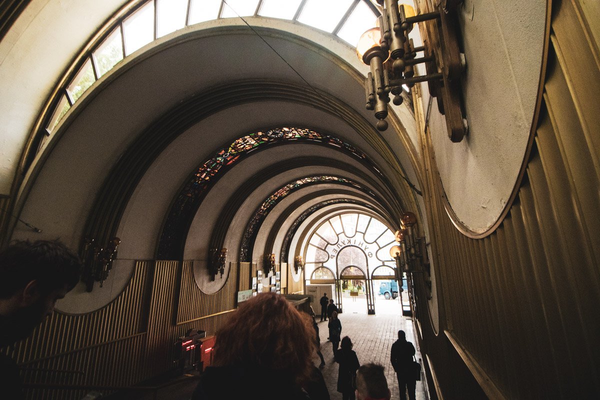 Но, как оказалось, до сих пор сотни жителей Киева используют его как общественный транспорт, чтобы быстрее добраться с работы и на работу