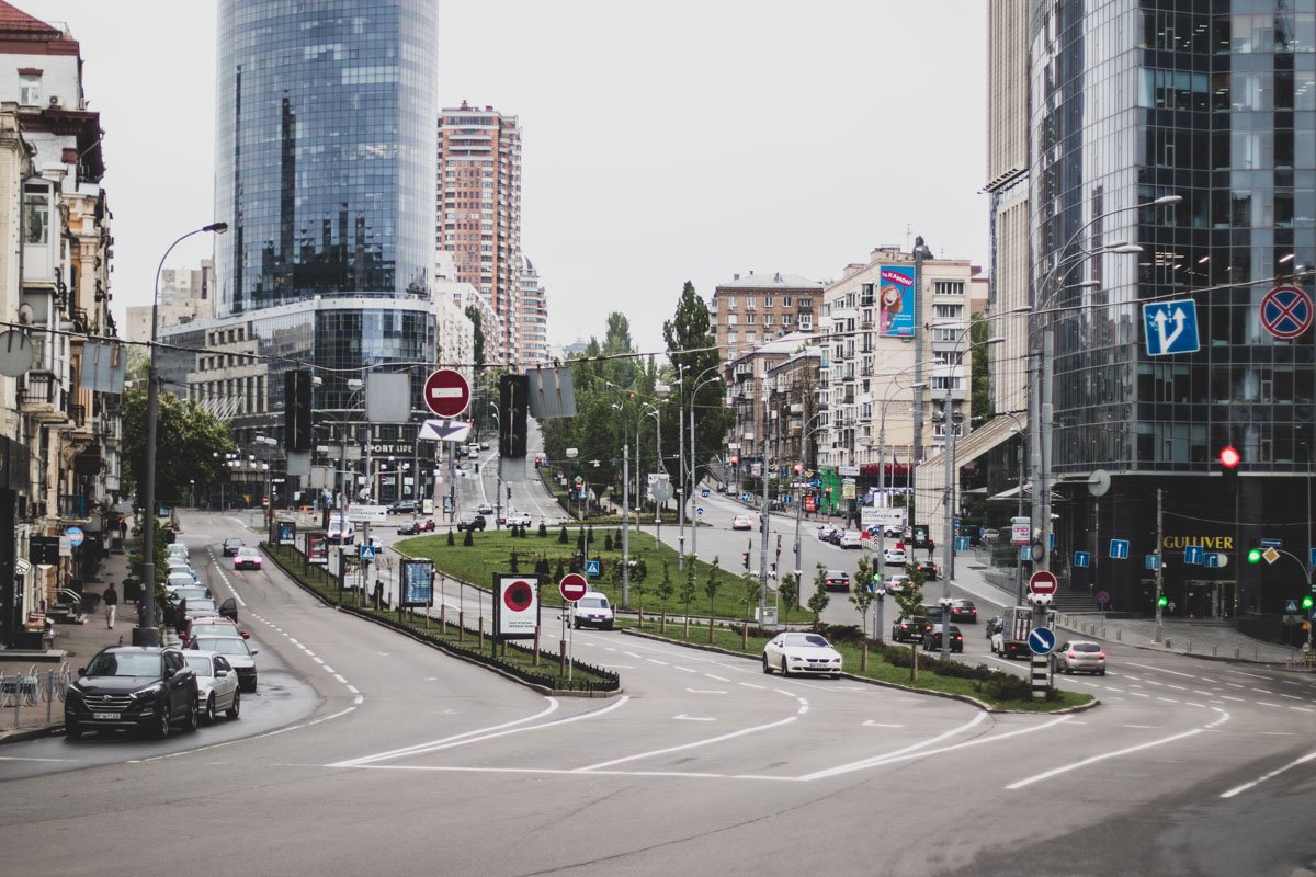 Кое-где "везунчики" едут на работу Кое-где "везунчики" едут на работу