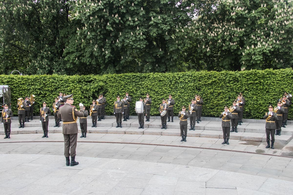 Военный оркестр в Парке Славы Военный оркестр в Парке Славы