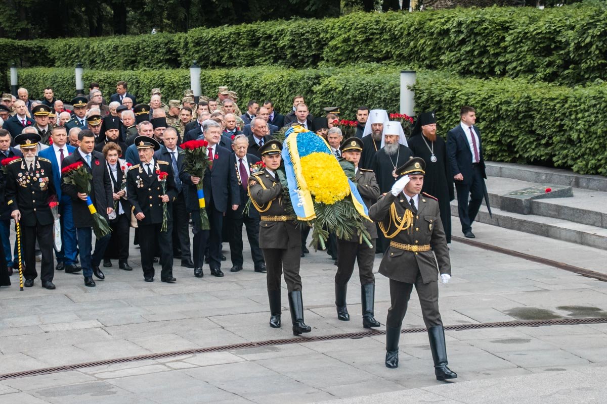 Возложение цветов Возложение цветов