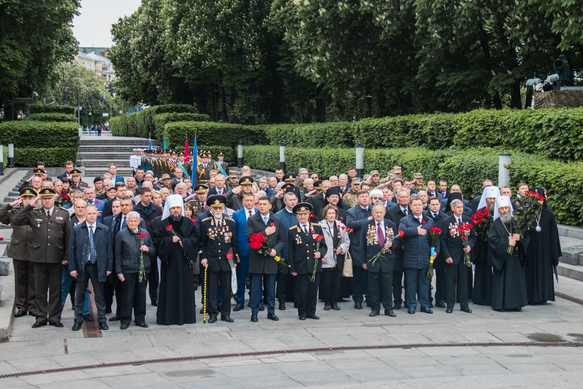 Все собравшиеся исполнили гимн Украины Все собравшиеся исполнили гимн Украины