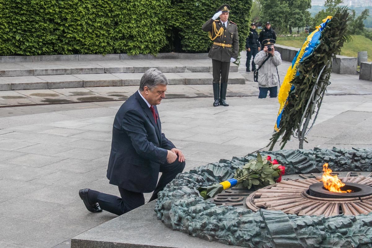 Президент почтил память погибших Президент почтил память погибших
