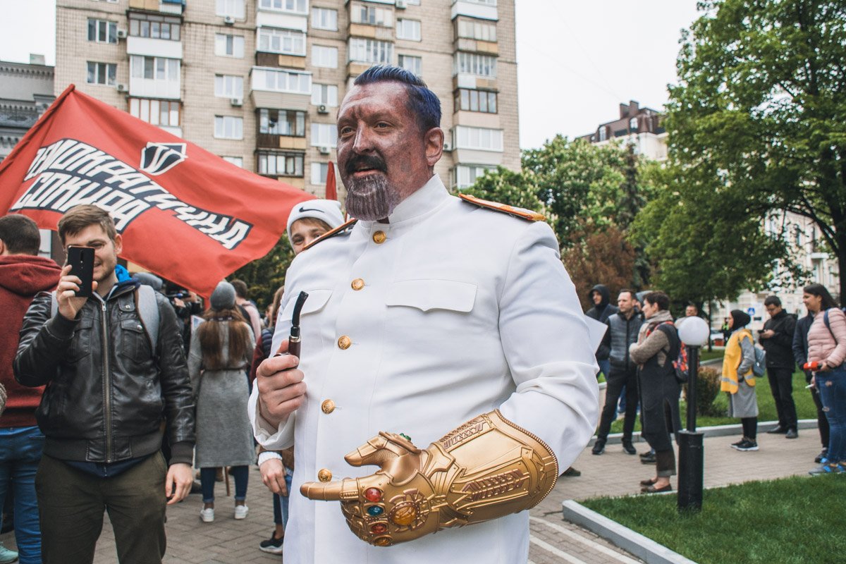 Станос - он одновременно и Сталин и Танос Станос - он одновременно и Сталин и Танос