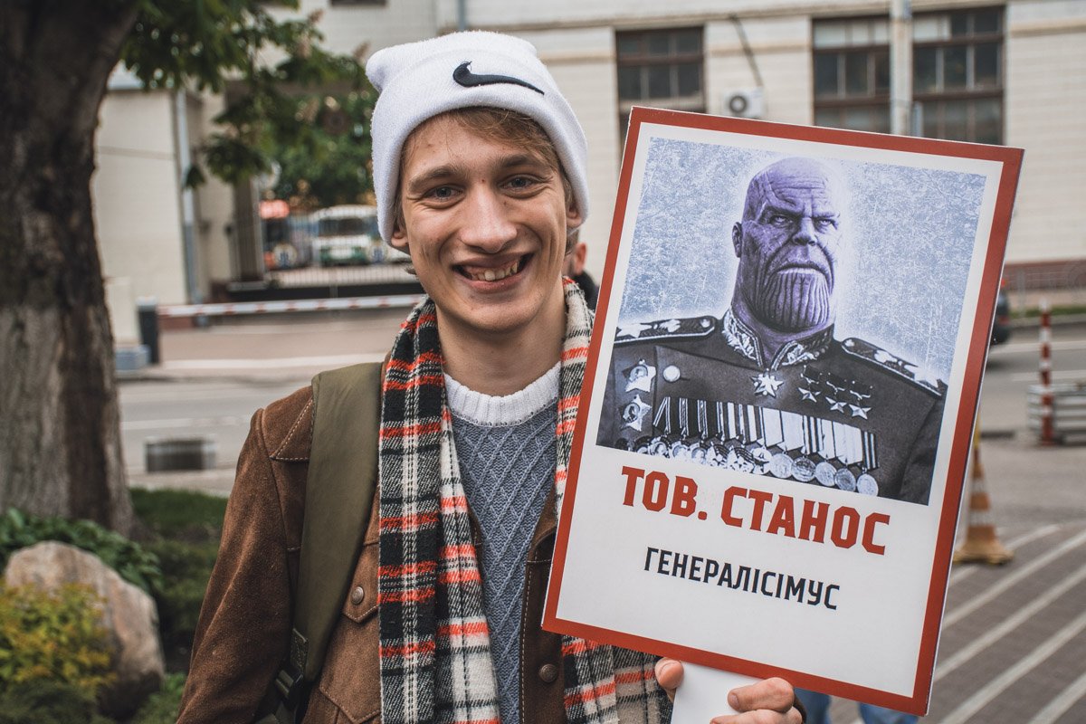 Танос может стать вдвое сильнее, если скрестить его со Сталиным Танос может стать вдвое сильнее, если скрестить его со Сталиным