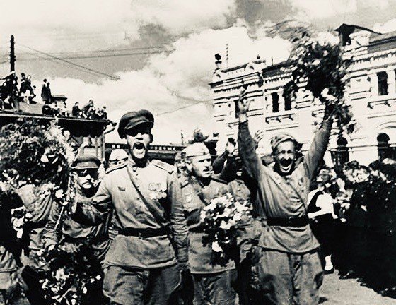 Вера Брежнева и Ярослав Ракицкий для поздравления выбрали одинаковые фото Вера Брежнева и Ярослав Ракицкий для поздравления выбрали одинаковые фото