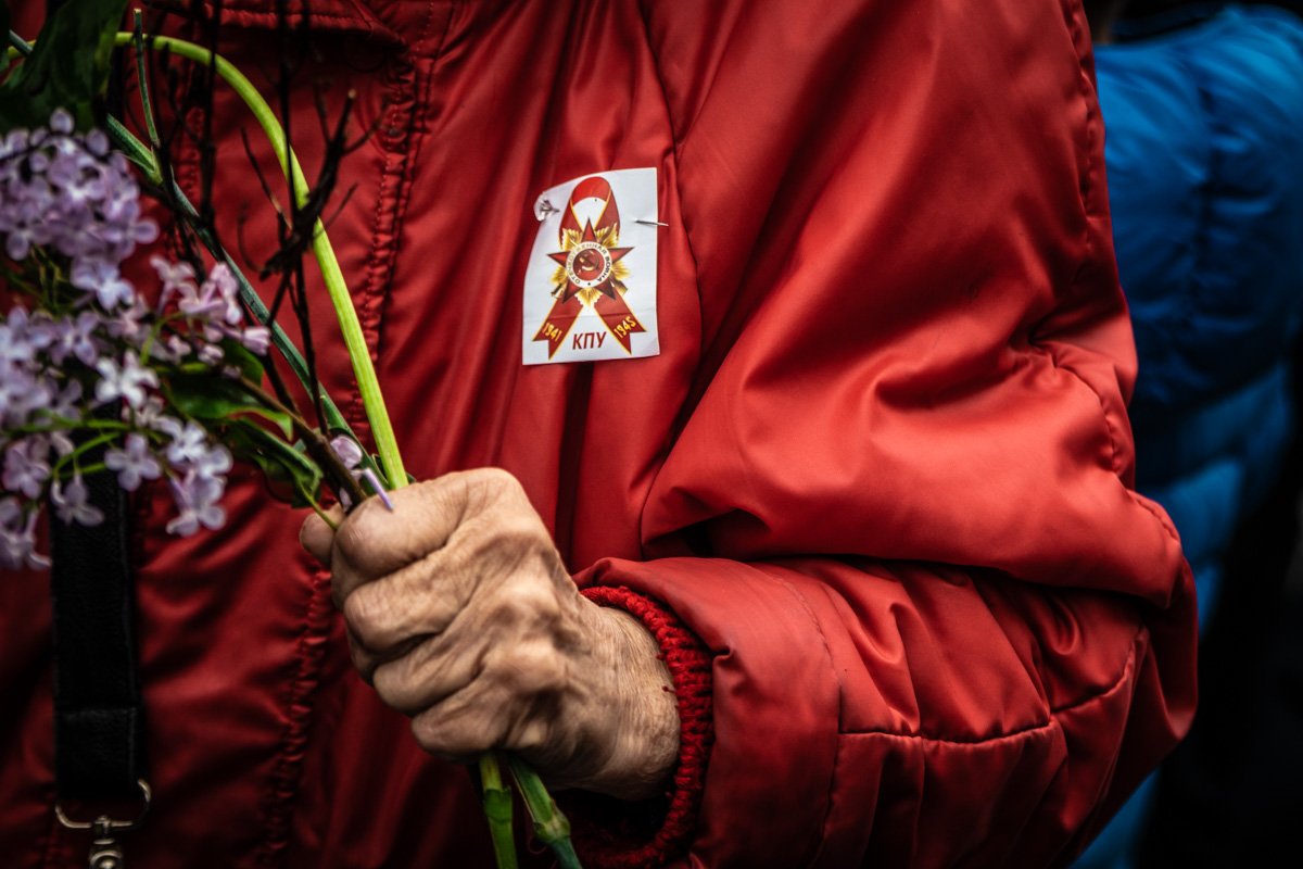 Не обошлось без символики КПУ Не обошлось без символики КПУ