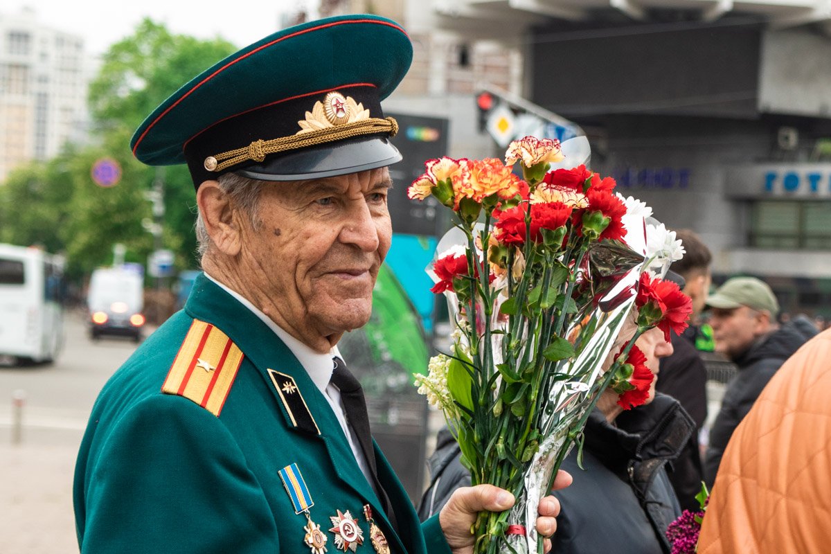 Цветы ветеранам Цветы ветеранам