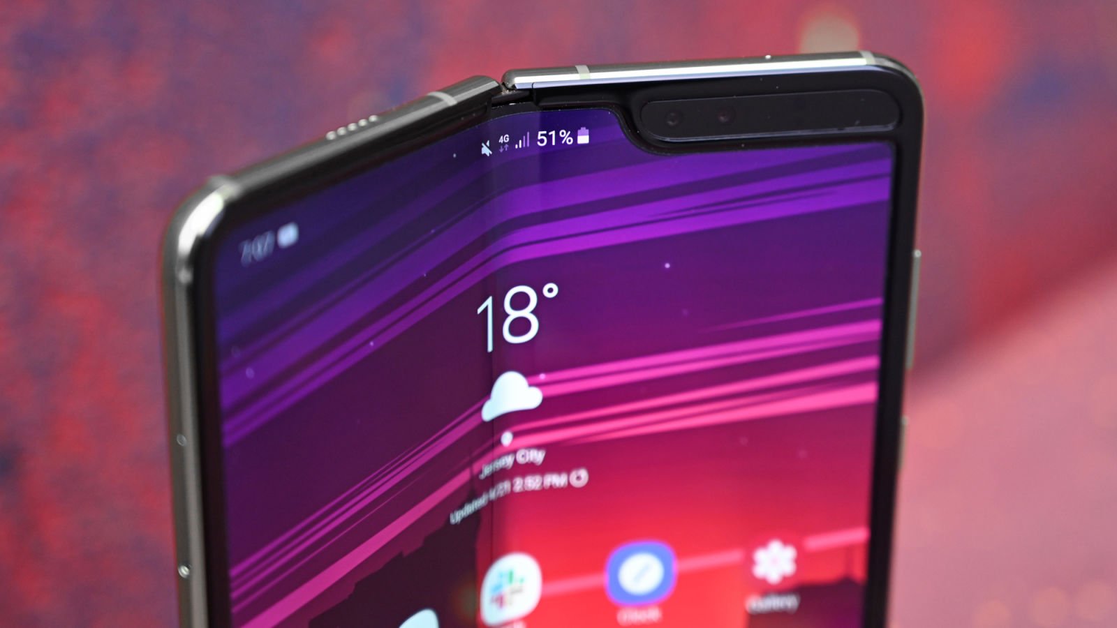 В компании Samsung заявили о том, что в складном смартфоне Galaxy Fold исправили уязвимости и дефекты В компании Samsung заявили о том, что в складном смартфоне Galaxy Fold исправили уязвимости и дефекты