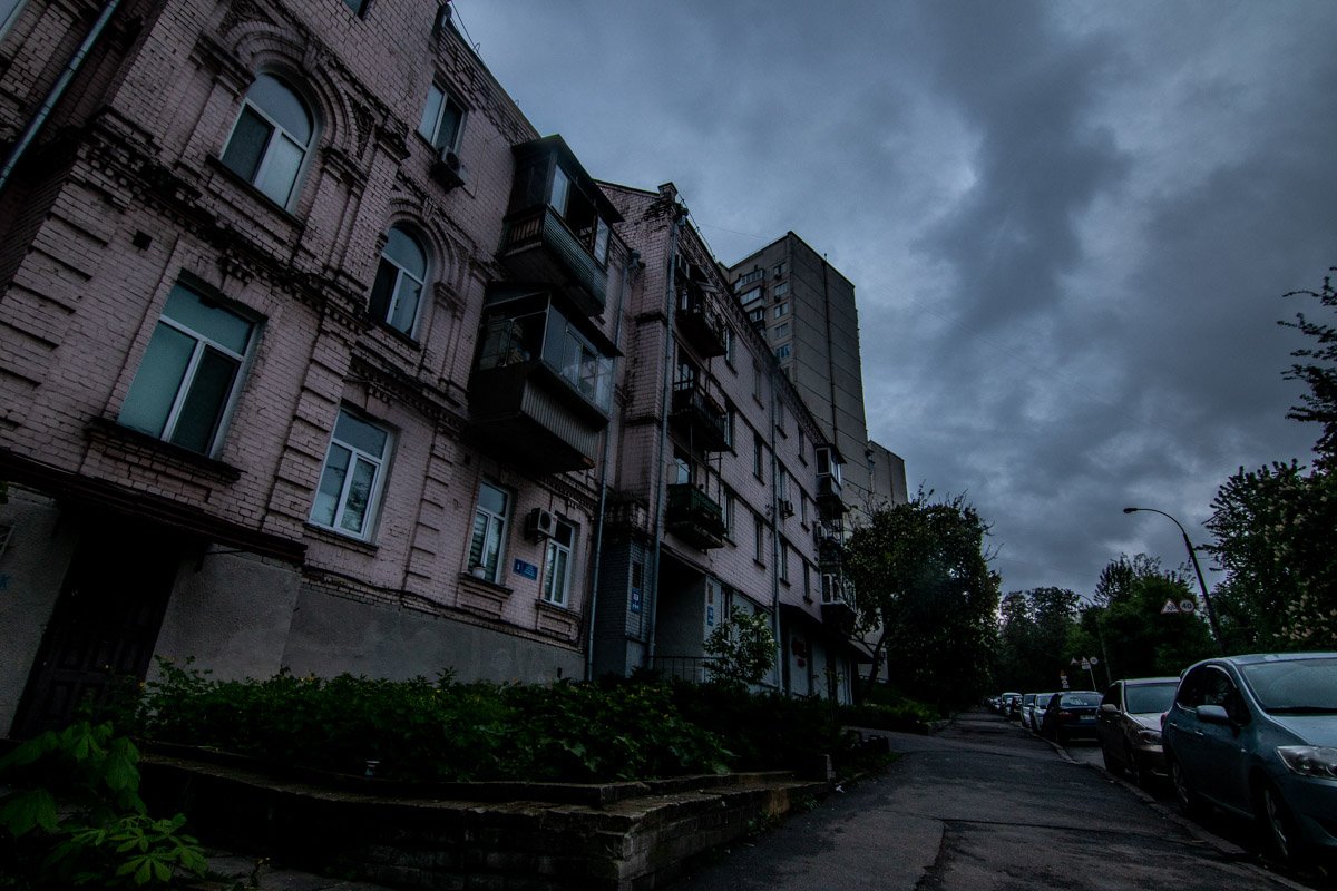 Первый и один из самых старых домов на улице Скрипника Первый и один из самых старых домов на улице Скрипника