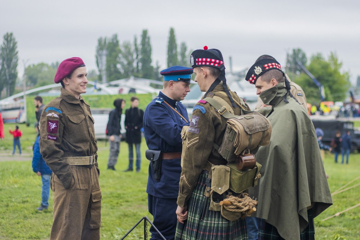 Реконструкторы - британцы развернули свой лагерь 