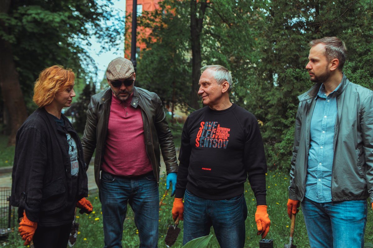 В пятницу, 10 мая, в Киеве состоялось мероприятие, в котором приняли участие украинские актеры, музыканты, ученные и писатели