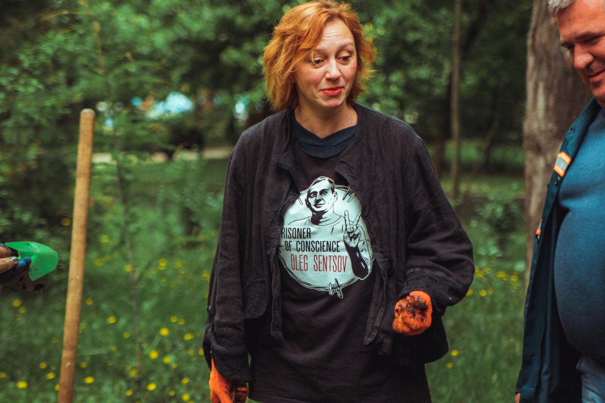 А началось все с флешмоба со слоганом "Сажайте цветы, а не людей", основанного Риммой Зюбиной