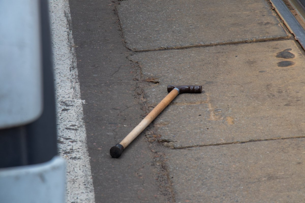 Мужчина хотел перебежать дорогу в неположенном для этого месте и попал под колеса грузовика