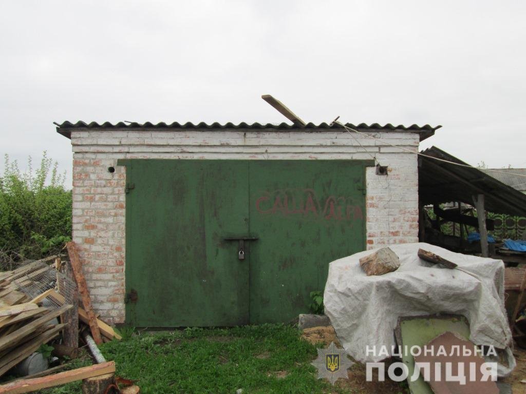 Полиция обыскала гараж погибшего и обнаружила там несколько боеприпасов Полиция обыскала гараж погибшего и обнаружила там несколько боеприпасов