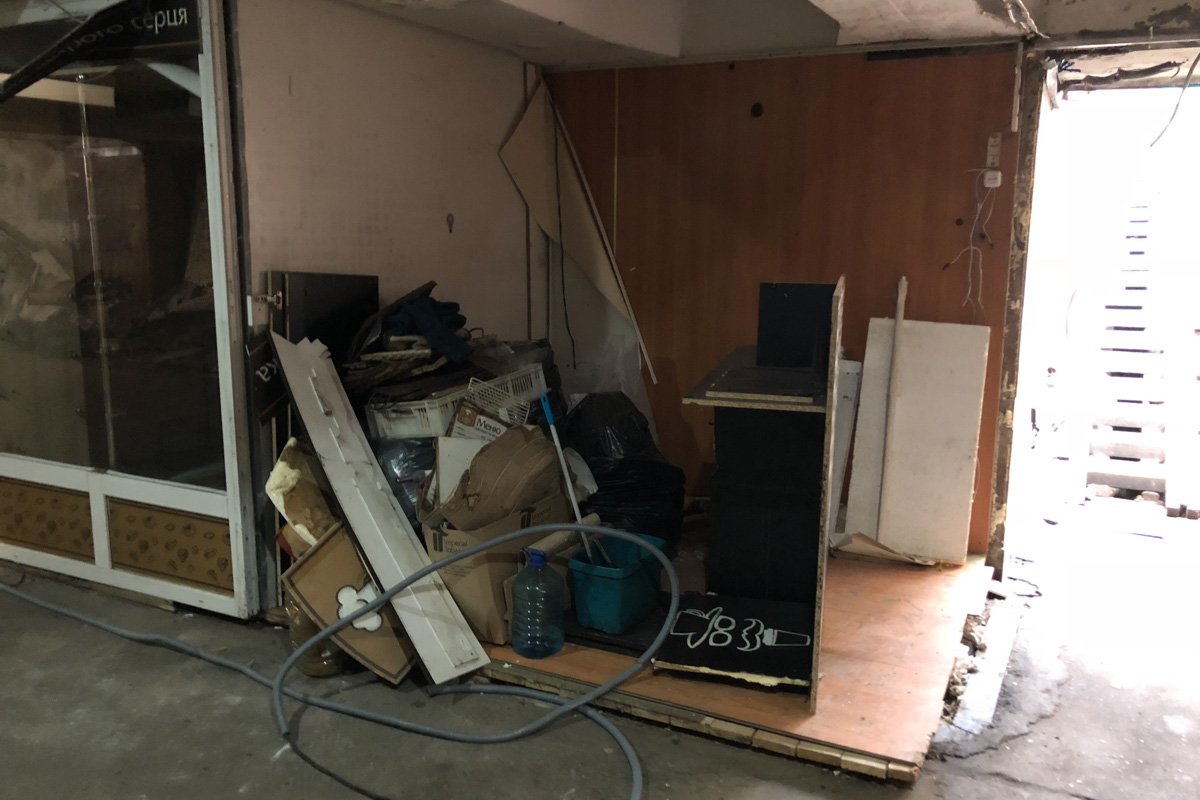 Остатки МАФов дожидаются следующего приезда коммунальщиков