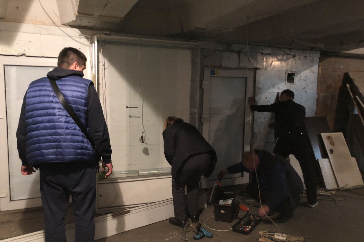 Коммунальщики активно работают над демонтажем незаконных застроек в Киеве