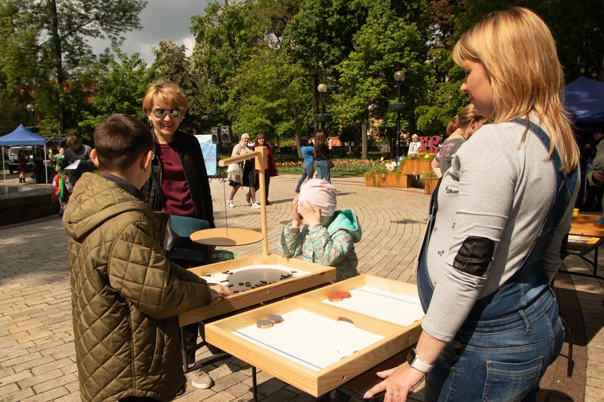 Также отличным вариантом для отдыха всей семьей стали различные настольные игры Также отличным вариантом для отдыха всей семьей стали различные настольные игры