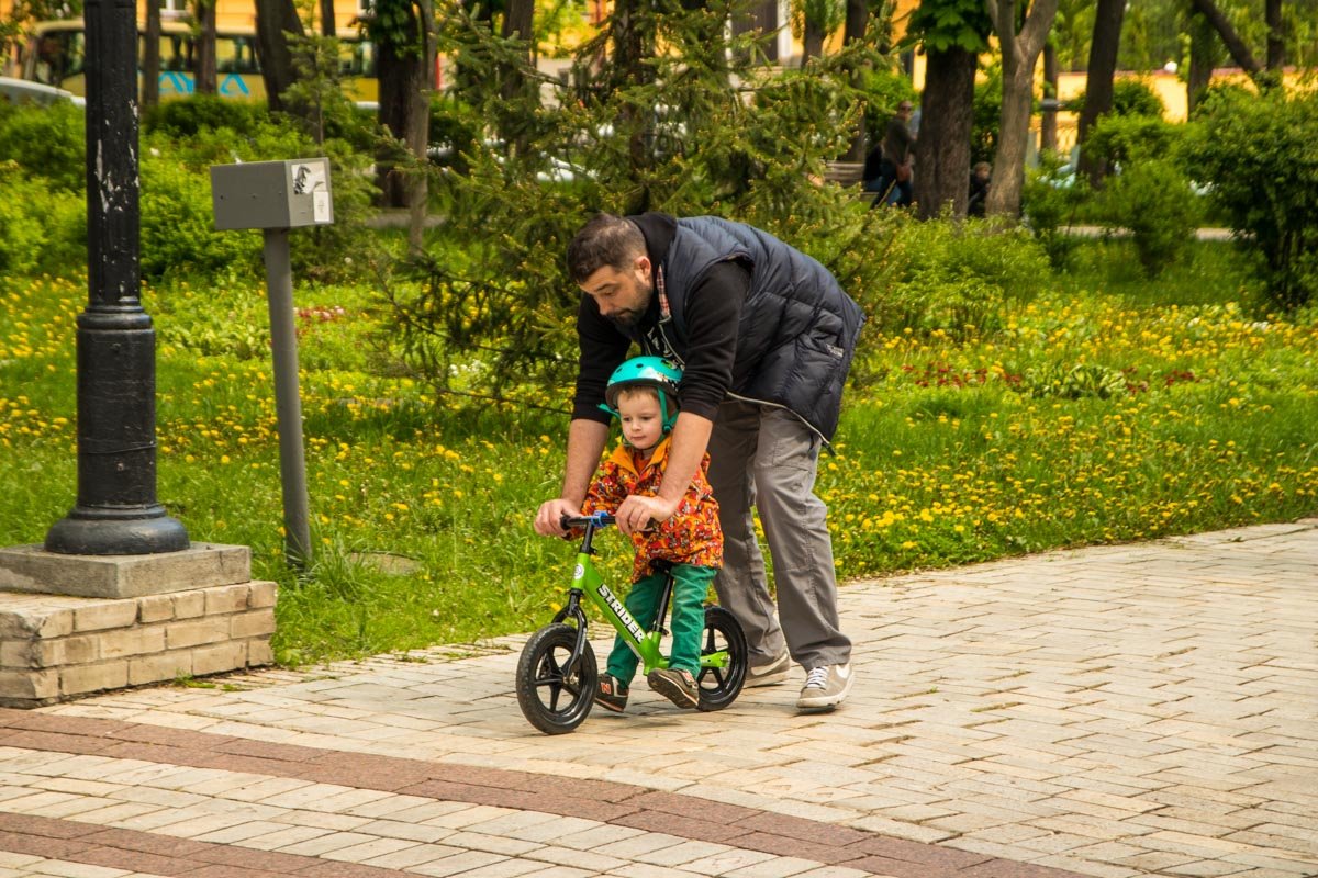Впрочем, для хорошего настроения совсем необязательны какие-то игровые зоны - нужно только присутствие любящего родителя рядом Впрочем, для хорошего настроения совсем необязательны какие-то игровые зоны - нужно только присутствие любящего родителя рядом