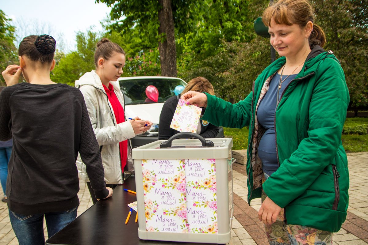Причем переживать насчет отправки не стоит - организаторы доставят открытку на указанный адрес Причем переживать насчет отправки не стоит - организаторы доставят открытку на указанный адрес