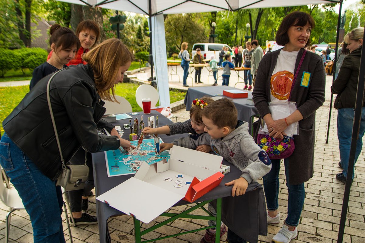 На празднике помимо развлекательных палаток также были представлены и локации социальных служб На празднике помимо развлекательных палаток также были представлены и локации социальных служб