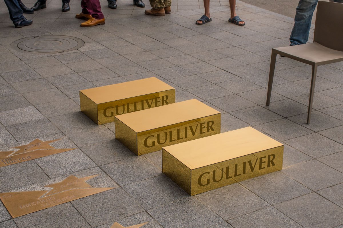 В центре Киева на "Площади звезд" появились три новых имени