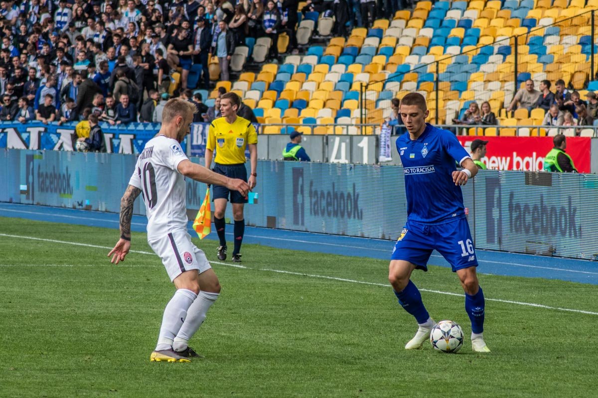 Виталий Миколенко, в матчах Чемпионата Украины исполняющий роль латераля, привычно смотрелся достаточно сильно