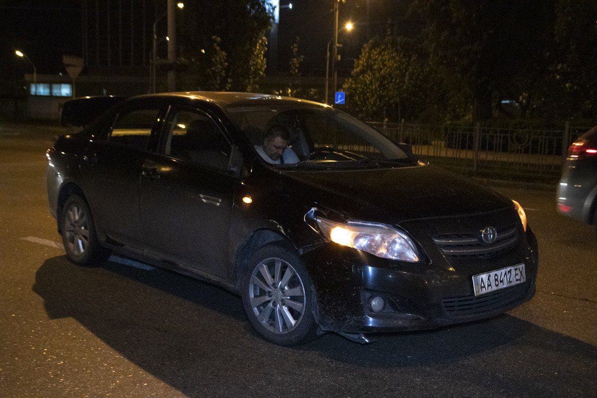 В Киеве Toyota сбила мужчину 