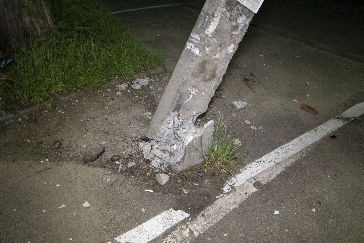 Опора не выдержала удара