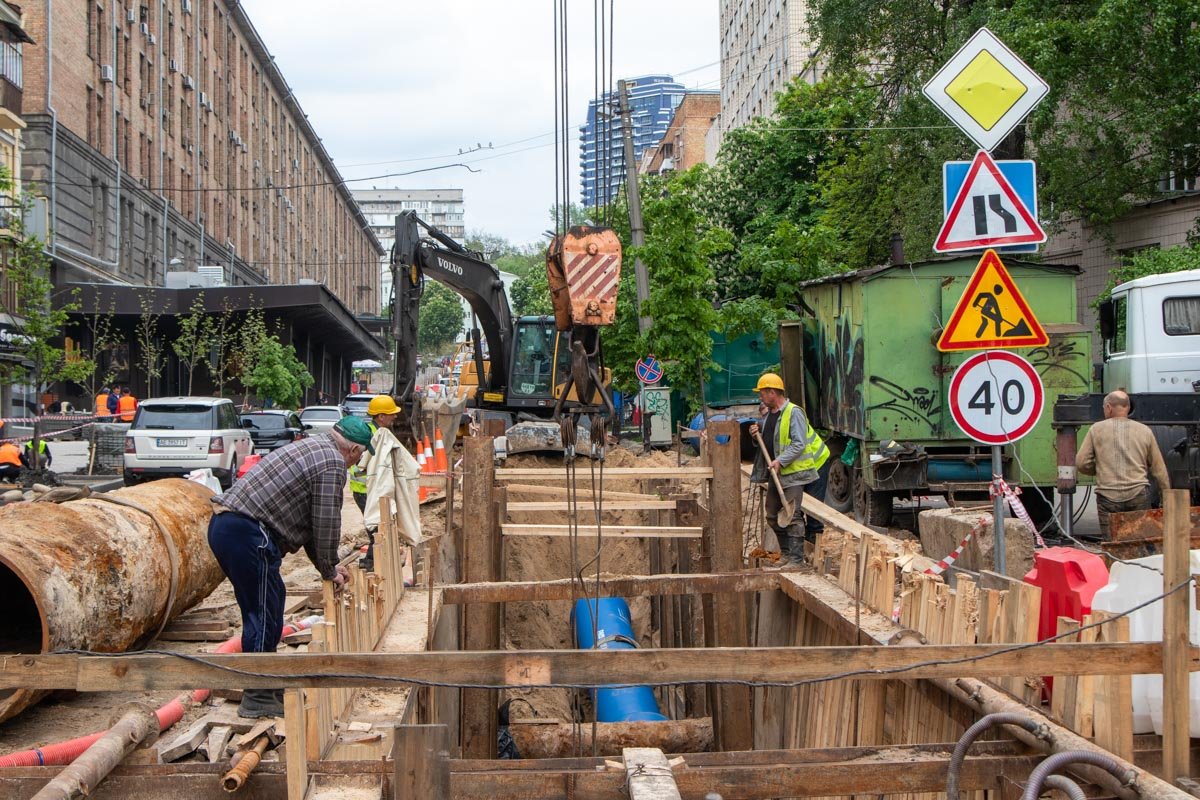 В Киеве активно реконструируют улицу Ивана Федорова