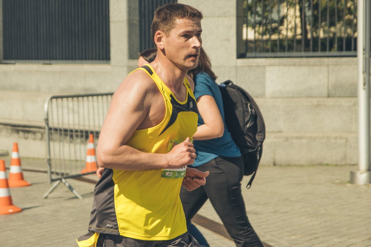 Бегуны могли выбрать одну из четырех дистанций — от вполне реальных для новичков шести километров до полноценной марафонской дистанции